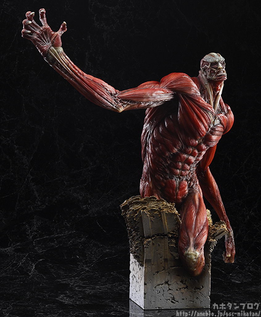 colossal titan statue by good smile company